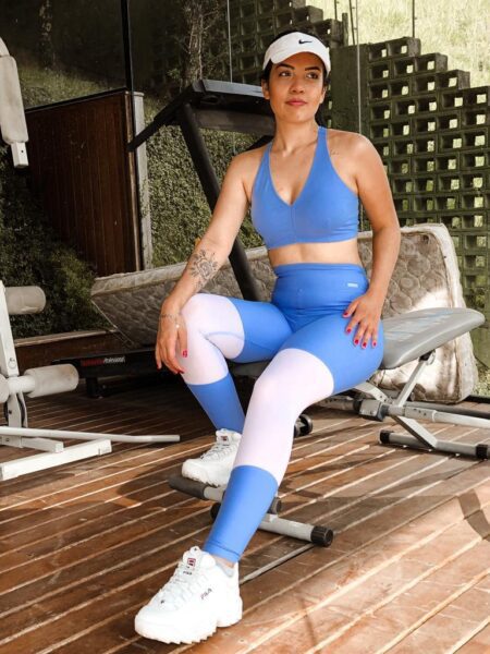 Conjunto Fitness com Calça Legging Azul com Detalhe em Tela